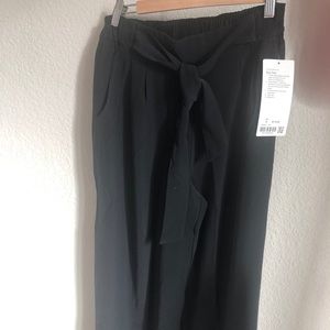 Lululemon Noir Pant size 8 new with tags